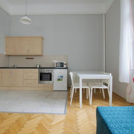 Budget Apartment By Hi5 - Palace Quarter Budapest Exterior foto